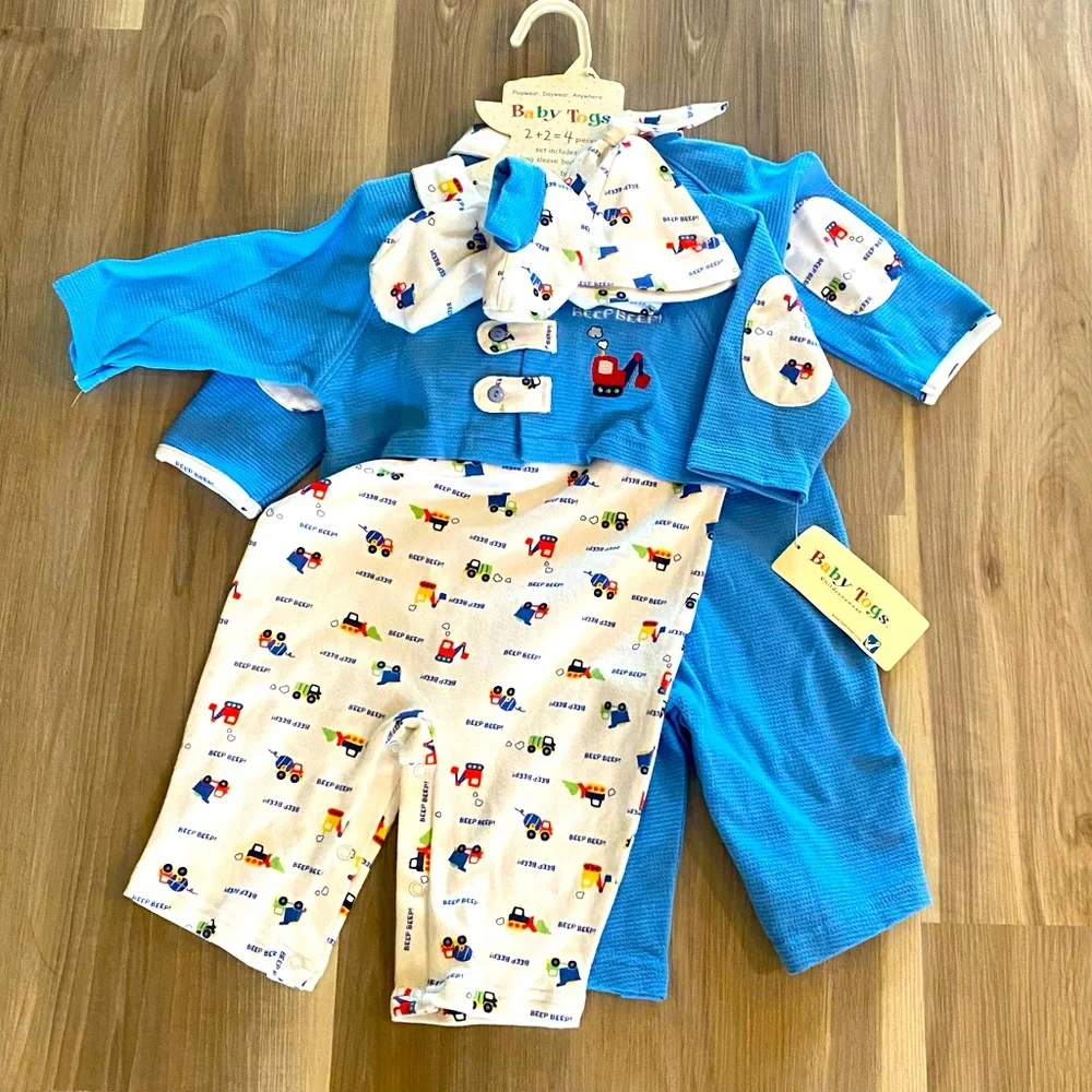 New Baby Togs 4 Piece Set. #2 Bodysuits, Hat & Booties. Size 9 months